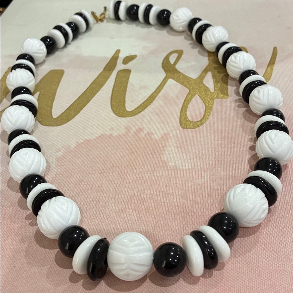 Freirich necklace black and white carved vintage 26 total inches - Picture 2 of 10